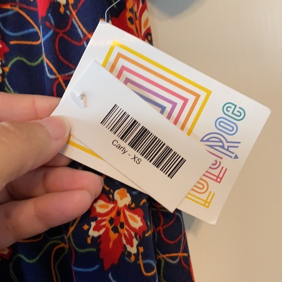 LuLaRoe woman’s Carly dress size XS - Picture 3 of 12